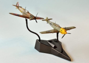 Airfix A50135 Supermarine Spitfire Mk.Ia & Messerschmitt Bf109E-4