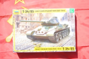 Zvezda 3687 T-34/85 Soviet Medium Tank model 1944