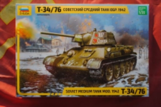 Zvezda 3686 T-34/76 Soviet Medium Tank model 1942