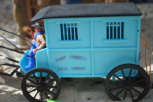 Timpo Toys G.226 Jail carriage with coachman, 2nd version