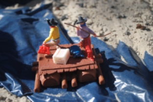 Timpo Toys Raft with 2 Cowboys / Bandits