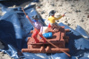 Timpo Toys Raft with 2 Cowboys / Bandits