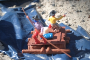 Timpo Toys Raft with 2 Cowboys / Bandits