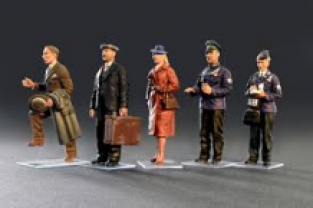 Mini Art 38007 TRAM CREW with PASSENGERS