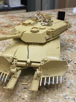 Tamiya 35158 U.S. M1A1 Abrams with Mine Plow