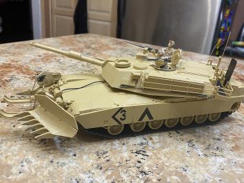 Tamiya 35158 U.S. M1A1 Abrams with Mine Plow