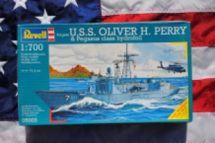 Revell 05003 U.S.S. OLIVER H. PERRY & Pegasus Class Hydrofoil