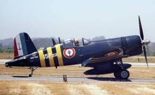 HLR80415  F4U-7 Corsair