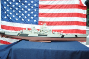 Trumpeter 03706 USS Iowa BB-61 'built for display'