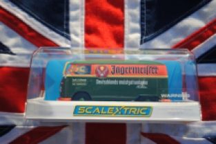 ScaleXtric C3938 VOLKSWAGEN GESLOTEN BESTELWAGEN T1B - Jägermeister GROEN