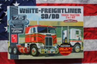 AMT 1046 WHITE-FREIGHTLINER SD/DD