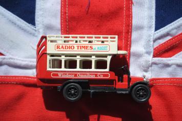 Oxford B043 Windsor Omnibus C0 / Diecast Radio Times
