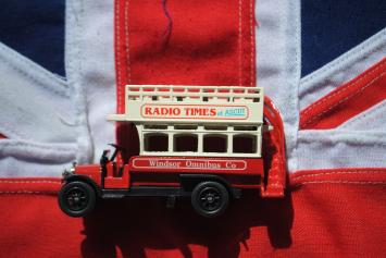 Oxford B043 Windsor Omnibus C0 / Diecast Radio Times
