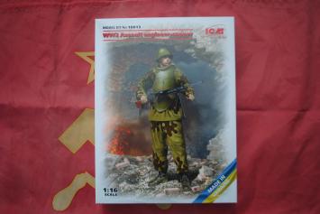 ICM 16013 WW2 Soviet assault engineer-sapper