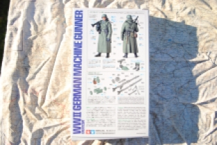 Tamiya 36306 WWII GERMAN MACHINEGUNNER 'GREATCOAT'