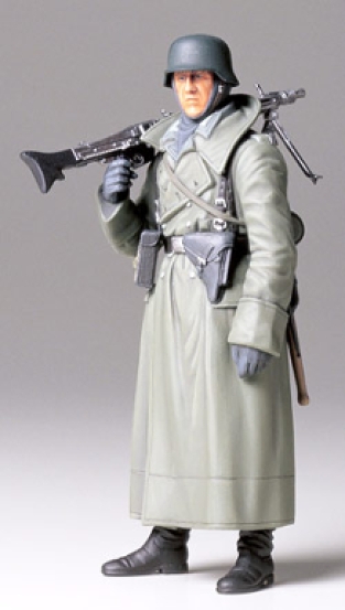 Tamiya 36306 WWII GERMAN MACHINEGUNNER 'GREATCOAT'