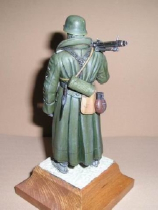 Tamiya 36306 WWII GERMAN MACHINEGUNNER 'GREATCOAT'