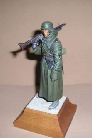 Tamiya 36306 WWII GERMAN MACHINEGUNNER 'GREATCOAT'