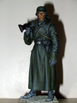 Tamiya 36306 WWII GERMAN MACHINEGUNNER 'GREATCOAT'