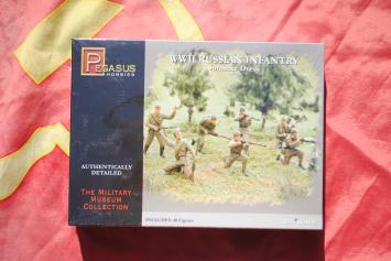 Pegasus Hobbies 7268 WWII Russian Infantry Summer Dress
